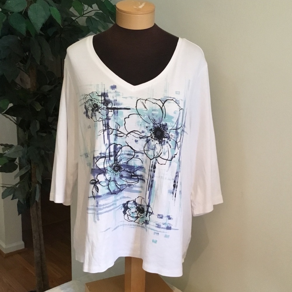 STUDIO Works white vneck 3/4 sleeve tee 2X